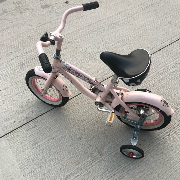 Diamondback girls bicycle - Picture 3 of 3